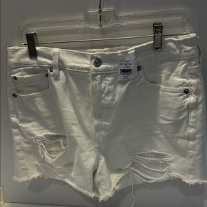 American Eagle White Distressed 90’s Boyfriend Shorts Sz 10.  NWT. Box35